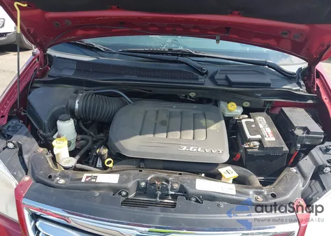 2013 Chrysler Town & Country Touring из США, поврежденный, VIN 2C4RC1BG8DR676884